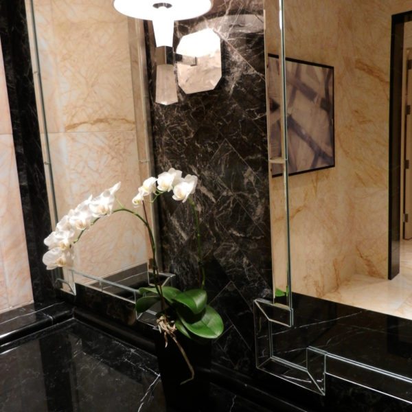 the peninsula bathroom black marble